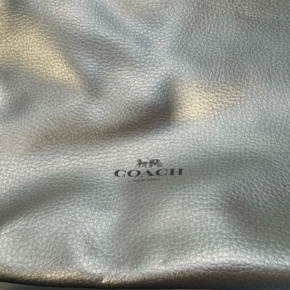 Coach silver metallic leather tote bag - Picture 4 of 10